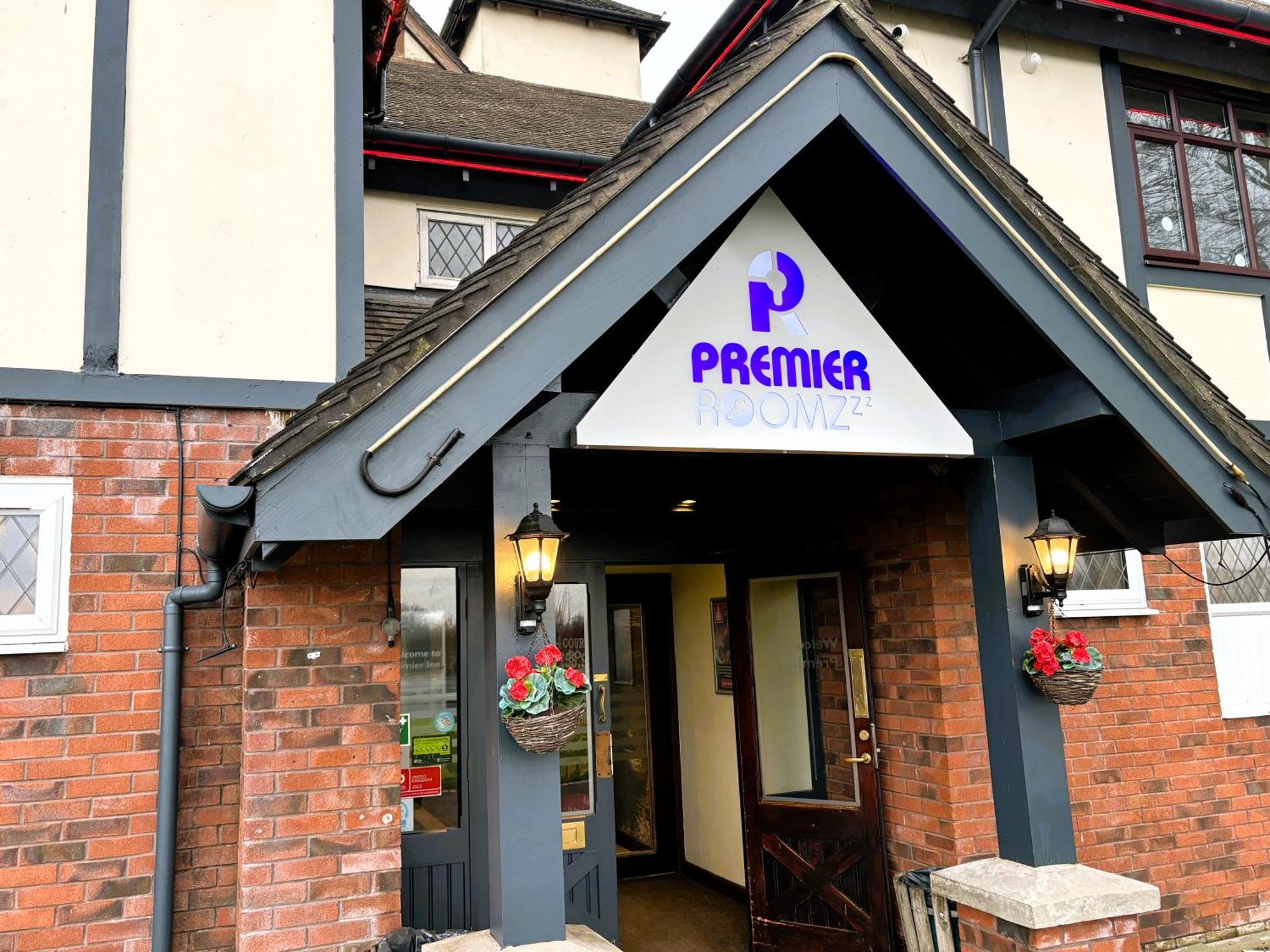Premier Roomz Two Mills Ledsham  Exteriör bild