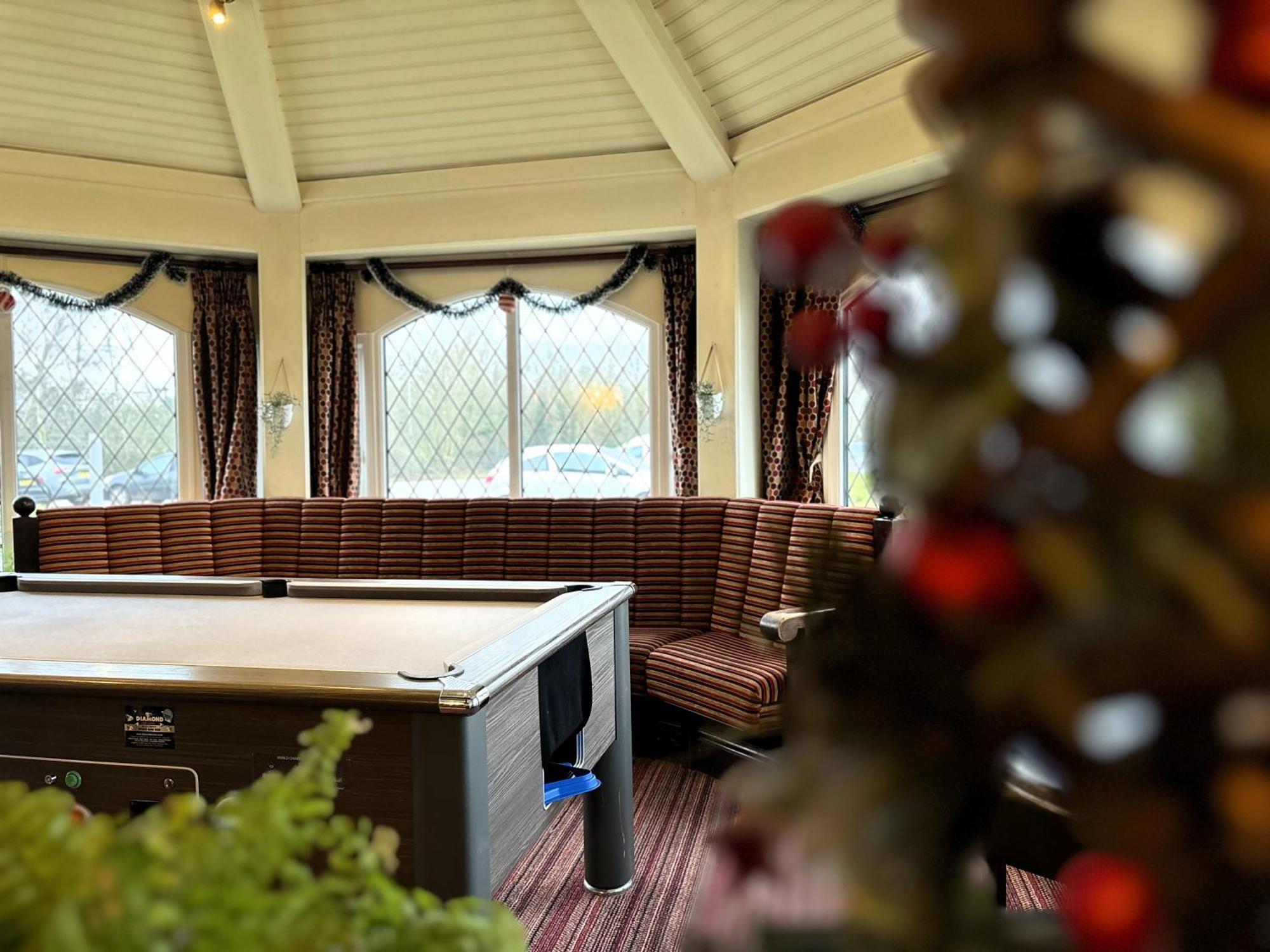 Premier Roomz Two Mills Ledsham  Exteriör bild